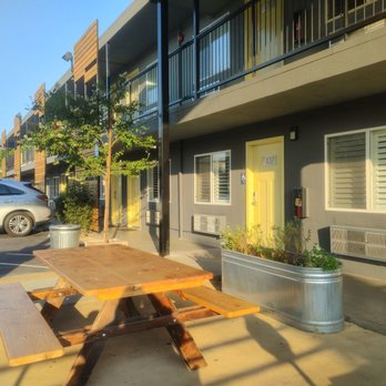 Americana Modern Hotel - Sitting areas in multiple locations - Hotels Near Me - Redding, California Americana Modern Hotel - Sitting areas in multiple locations - Hotels Near Me - Redding, California
