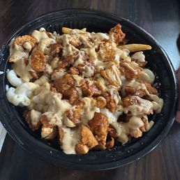 Cajun crispy chicken mac and cheese bowl. So flavorful!