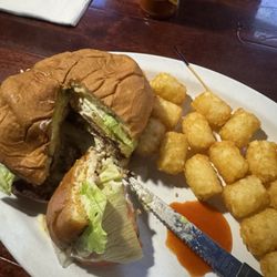 Culpepper's Bar & Grill - Culpepper classic burger