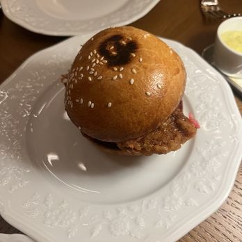 Red Room Bar - Crispy chicken sandwich - Cocktail Bars Near Me - New York, New York Red Room Bar - Crispy chicken sandwich - Cocktail Bars Near Me - New York, New York
