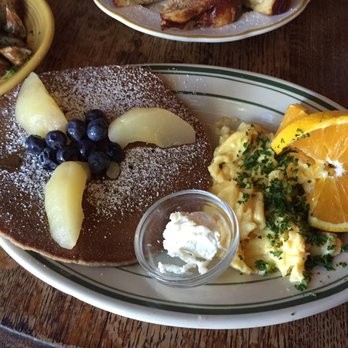 La Note - Cote Est with lemon ginger pancake with pears and blueberries - French Near Me - Berkeley, California La Note - Cote Est with lemon ginger pancake with pears and blueberries - French Near Me - Berkeley, California