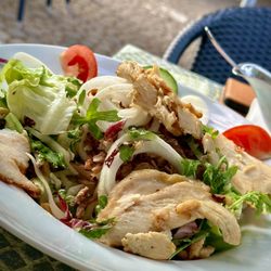 Sole D'oro Pizzeria - Insalata Arlecchino - gemischter Salat mit Hänchenfleisch und Thunfisch