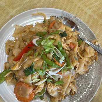 Hollywood Noodle House - Drunken Noodles (Pad Kee Mao) Spicy - Thai Near Me - Arcadia, California Hollywood Noodle House - Drunken Noodles (Pad Kee Mao) Spicy - Thai Near Me - Arcadia, California