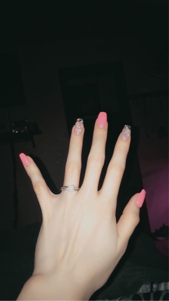 N & N Nails and Spa Logo