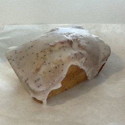 Lemon poppyseed cake