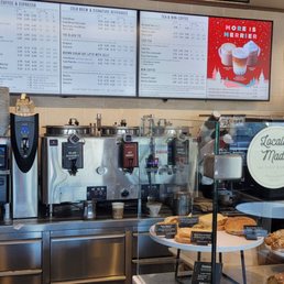 A lot of wonderful choices of drinks and food A lot of wonderful choices of drinks and food