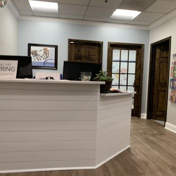 United Chiropractic Center - Front desk - Chiropractors Near Me - Marietta, Georgia