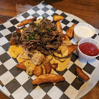Bootleggers Pizza Parlor - Pot roast and beer cheese wedges - Pizza Near Me - New Braunfels, Texas