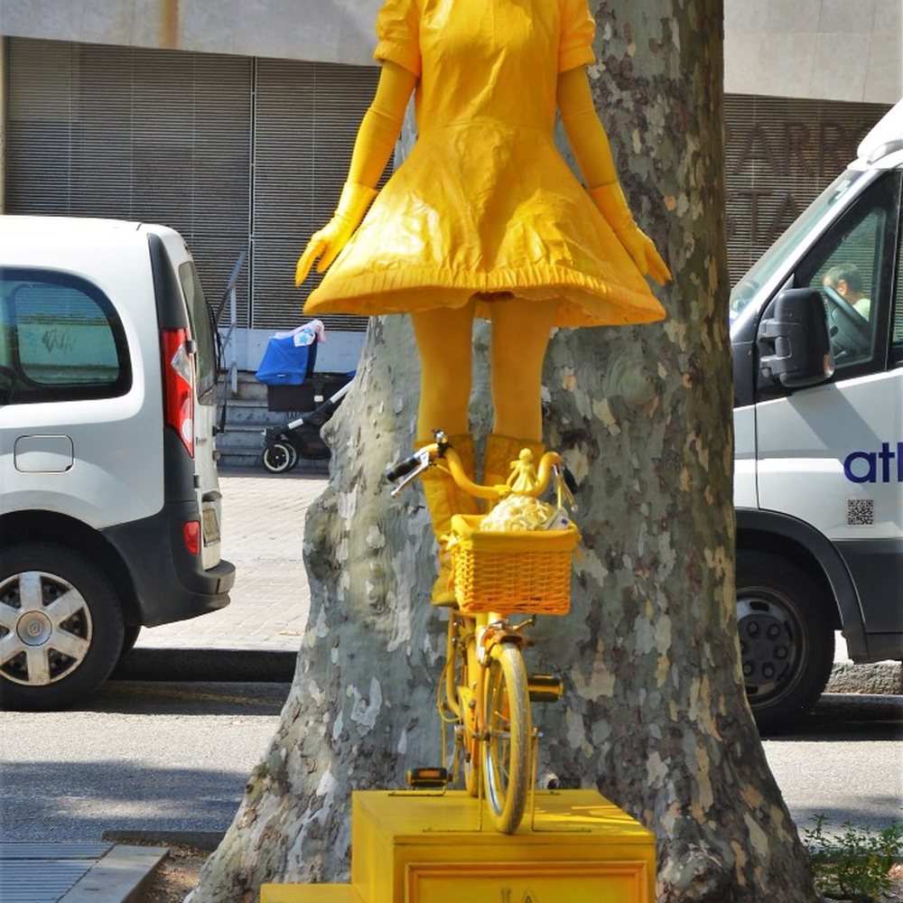 Las Ramblas - fun to see these people to change themselves in to statue - Local Flavor Near Me - Barcelona, B