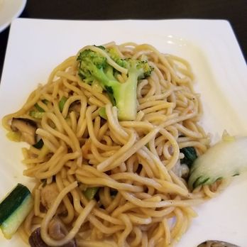 Dragon City - Poor spaghetti chow mein with no flavor - Chinese Near Me - Pleasanton, California