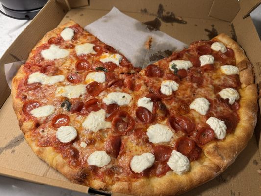 Pizza by Yandys (New York and detroit style pizza) by null