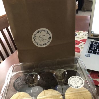 Photo of Yelp's Icing on the cupCake w/ Butter Bliss Bakeshop - Orlando, FL, United States. The package
