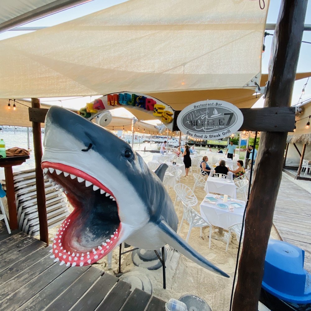 Muelle 7 - Cool beach restaurant and bar - Cocktail Bars Near Me - Isla Mujeres, ROO