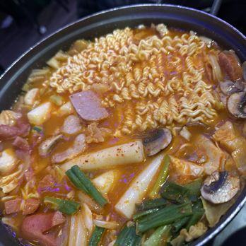 New Village Gastro Pub - Army Stew with Ramen Noodles - Korean Near Me - Northbrook, Illinois