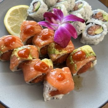 SushiEn - Sunrise roll, Salmon Roll* - Sushi Bars Near Me - East Los Angeles, California SushiEn - Sunrise roll, Salmon Roll* - Sushi Bars Near Me - East Los Angeles, California