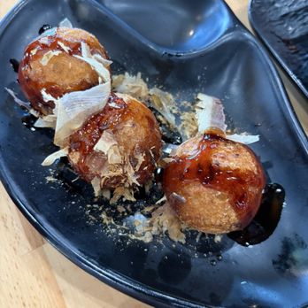 Akame Sushi - Yummy squid inside I forgot the name - Sushi Bars Near Me - Roseville, California