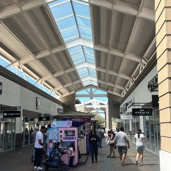 San Francisco Premium Outlets - Outlet Stores Near Me - Livermore, California San Francisco Premium Outlets - Outlet Stores Near Me - Livermore, California