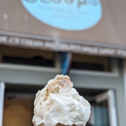 Scoops Homemade Ice Cream - Banana pudding ice cream