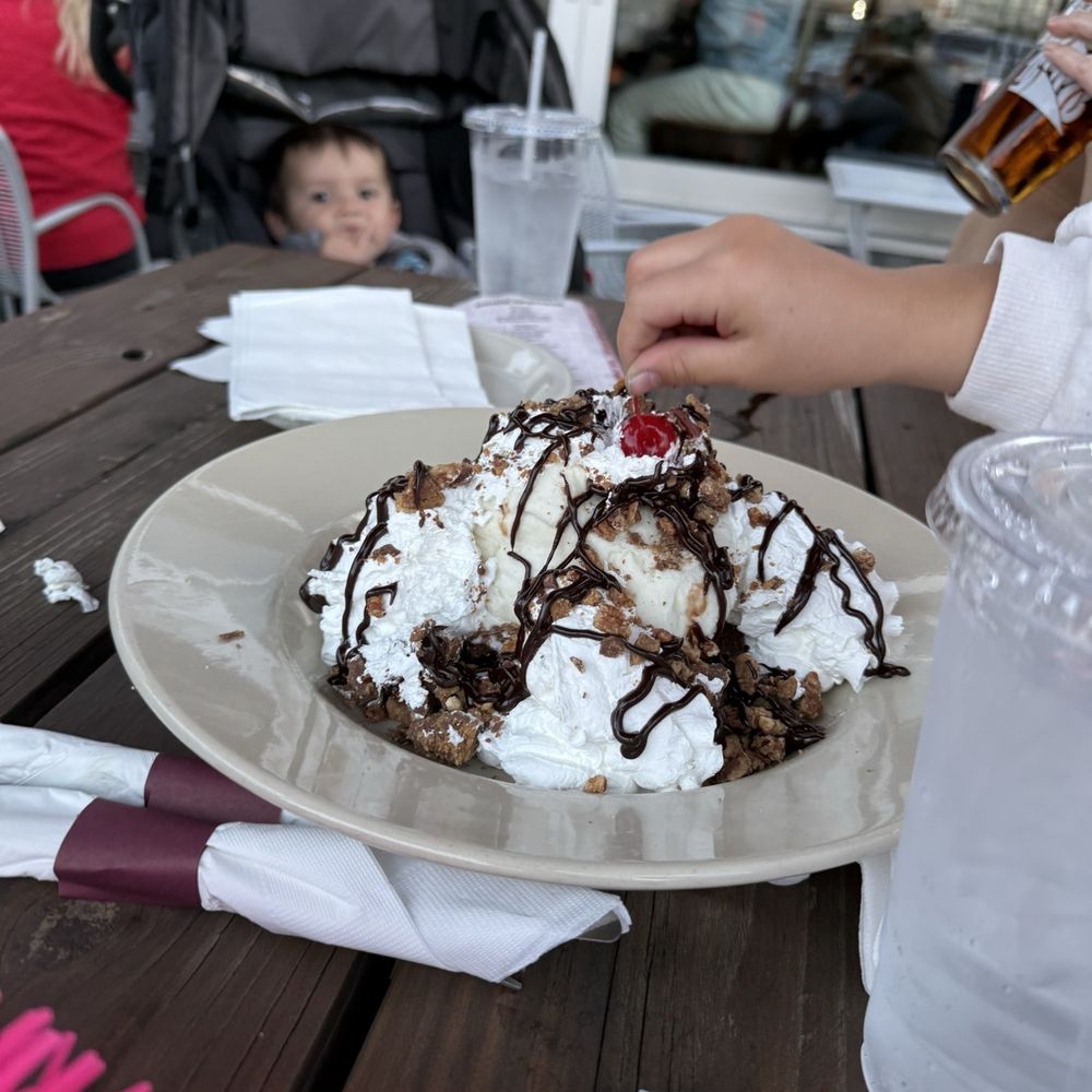 Twin Peaks Restaurant Greenwood, IN - Last Updated August