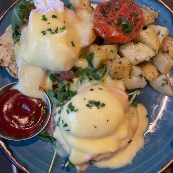 Conversation - Smoked Salmon Benedict - B&B - New American Near Me - Seattle, Washington