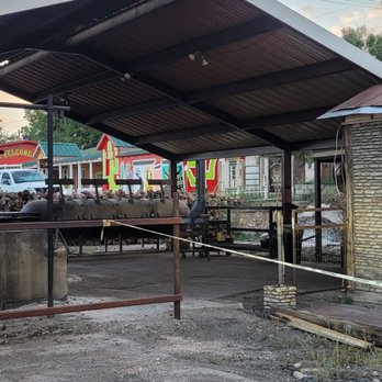 Lum's - Outdoor pits - Barbeque Near Me - Junction, Texas
