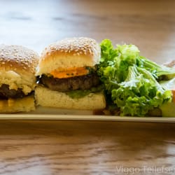 Cowsea Restobar - Søndagsbuffet - burger og sushi