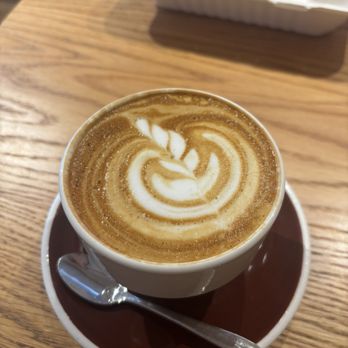 Hohl - Latte with whole milk - Coffee & Tea Near Me - Williamsburg, Virginia