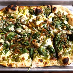 Pollo Pesto Pizza