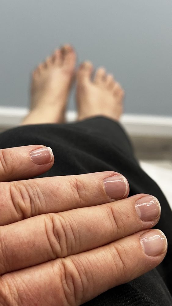 Tulip Nails Logo