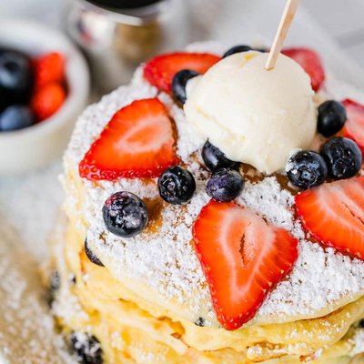 Eat This Café - Hollywood Brunch Spot: Breakfast, Lunch, Bottomless Mimosas by null