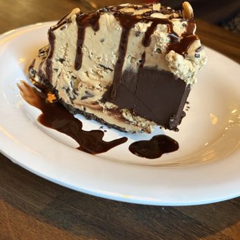 Bob Chinn's Crab House - Mud Pie - Seafood Near Me - Wheeling, Illinois