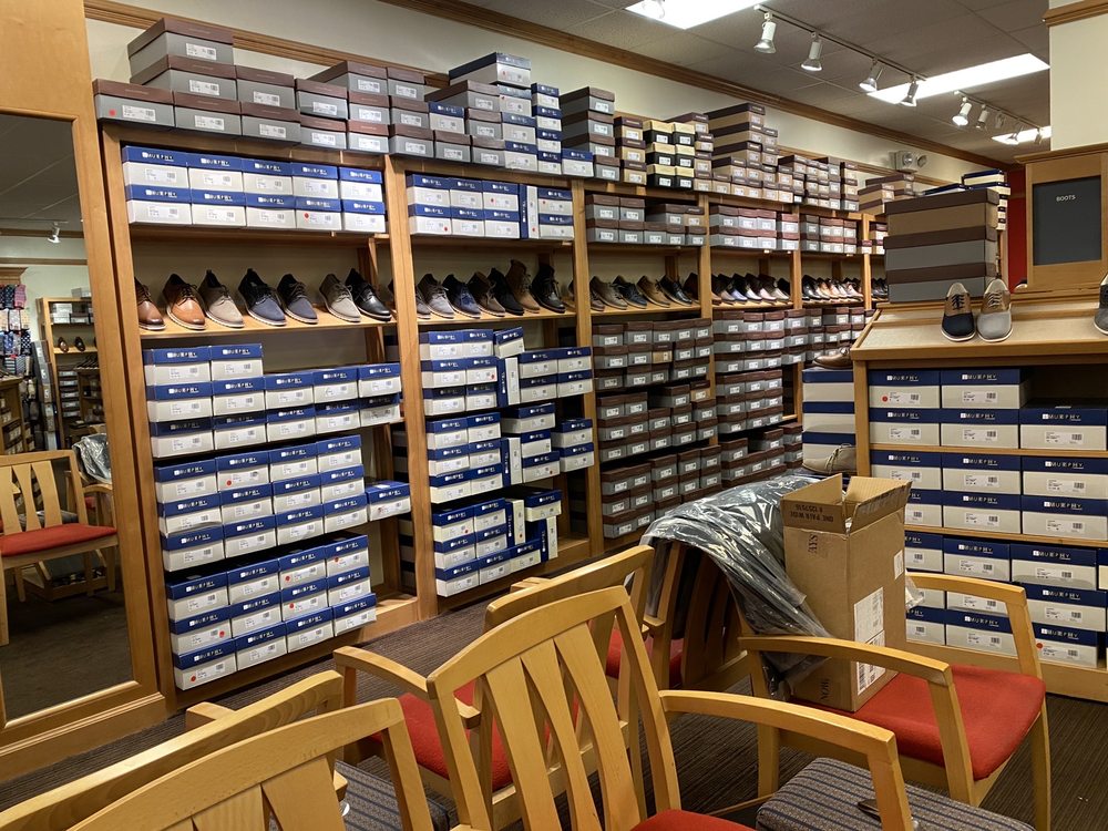 JOHNSTON & MURPHY FACTORY STORE 311 Stanley K Tanger Blvd, Lancaster