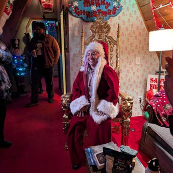 Hicksville Pines - Xmas room was one of my favorites! - Hotels Near Me - Idyllwild, California