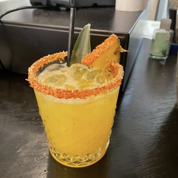 Que Vida Tacos Huntington Beach - Pineapple margarita - Cocktail Bars Near Me - Huntington Beach, California