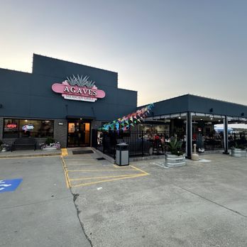 Agaves Mexican Grill - Building and patio - Mexican Near Me - Ferdinand, Indiana