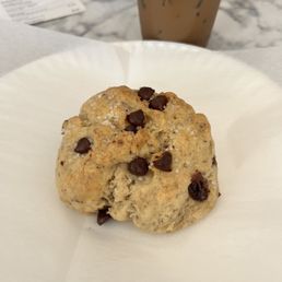 VEGAN choc chip scone VEGAN choc chip scone