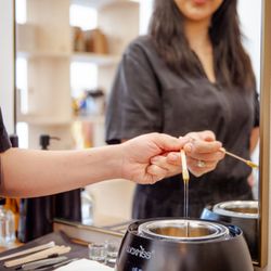 Meoki Beauty - Brow waxing