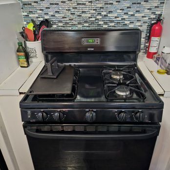 Cleaners Blue & White - Spotless stove - Home Cleaning Near Me Cleaners Blue & White - Spotless stove - Home Cleaning Near Me
