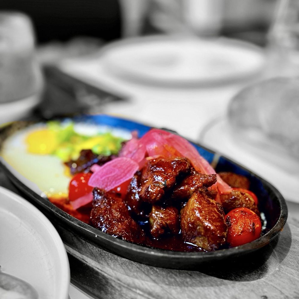 The Mean-Eyed Cat Is a Must-Visit Spot for Horror Film Fans, image size:1000x1000