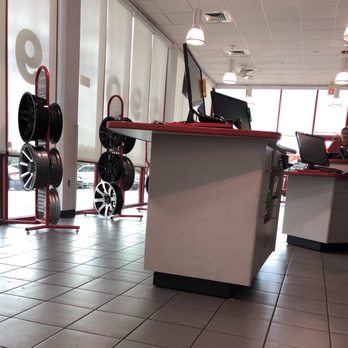 Discount Tire - counter for service - Wheel & Rim Repair Near Me - Leander, Texas