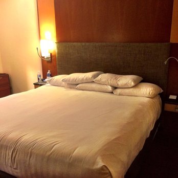 Hyatt Regency Chicago - Our Cal King Bed - Hotels Near Me - Chicago, Illinois Hyatt Regency Chicago - Our Cal King Bed - Hotels Near Me - Chicago, Illinois