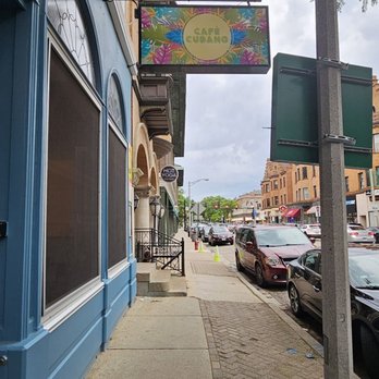 Café Cubano - Sidewalk view - Cuban Near Me - Oak Park, Illinois