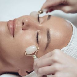 Glow By Nina - All facials are customized and combine the latest non-invasive technology , holistic integrative methods and professional skincare products