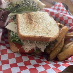 Magpye's Pizzeria - Shamrock Sammy