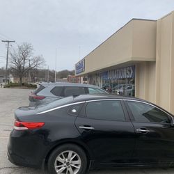 Goodwill - The parking lot is quite full, but there is more parking around back. The front of the store photo.