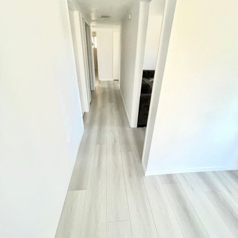 AJ’s Elite Flooring - an empty hallway - Flooring Near Me AJ’s Elite Flooring - an empty hallway - Flooring Near Me