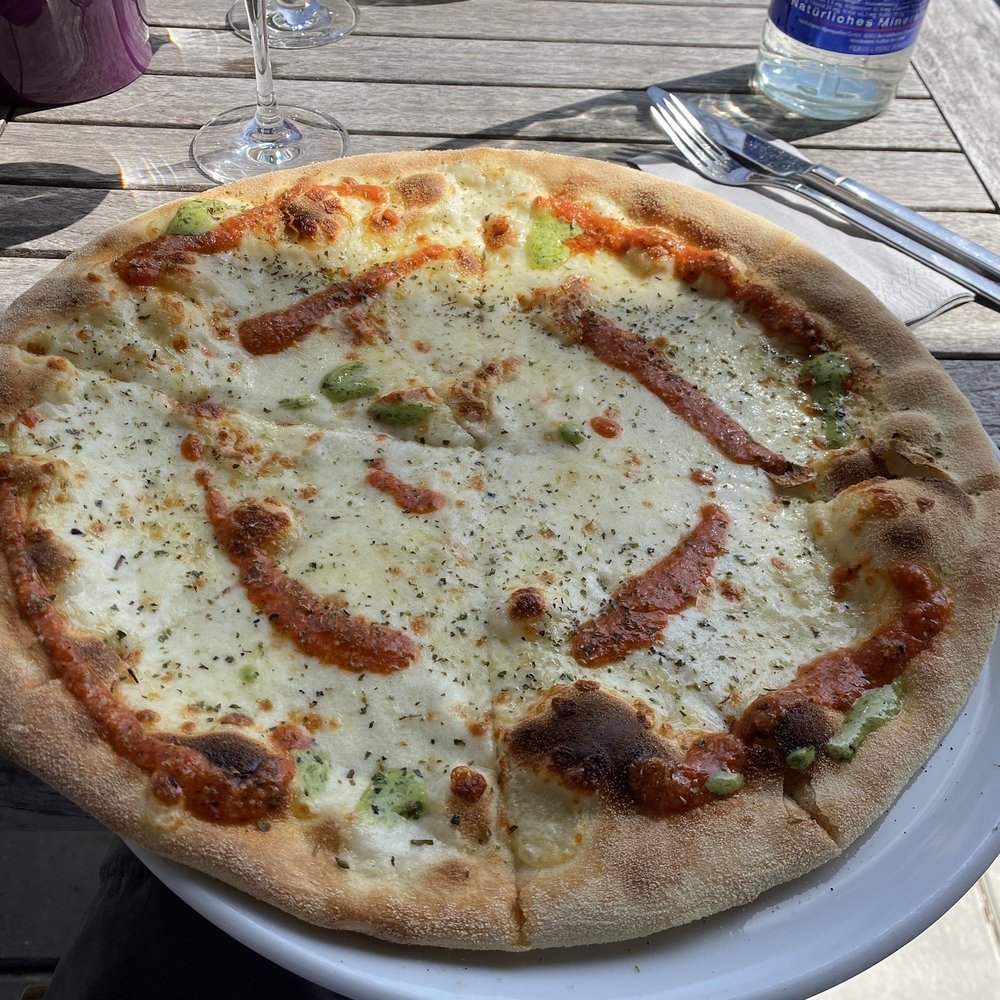 Seestub'n Percha - Pizza with buffalo mozzarella - Italian Near Me - Starnberg, BY