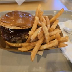 Mahaloha Burger- Waikiki - BBQ Bacon Burger French Fries