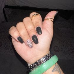 L A Nails