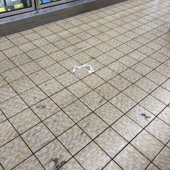 ALDI - Trash on  filthy floors, - Grocery Near Me - Washington, DC, District of Columbia